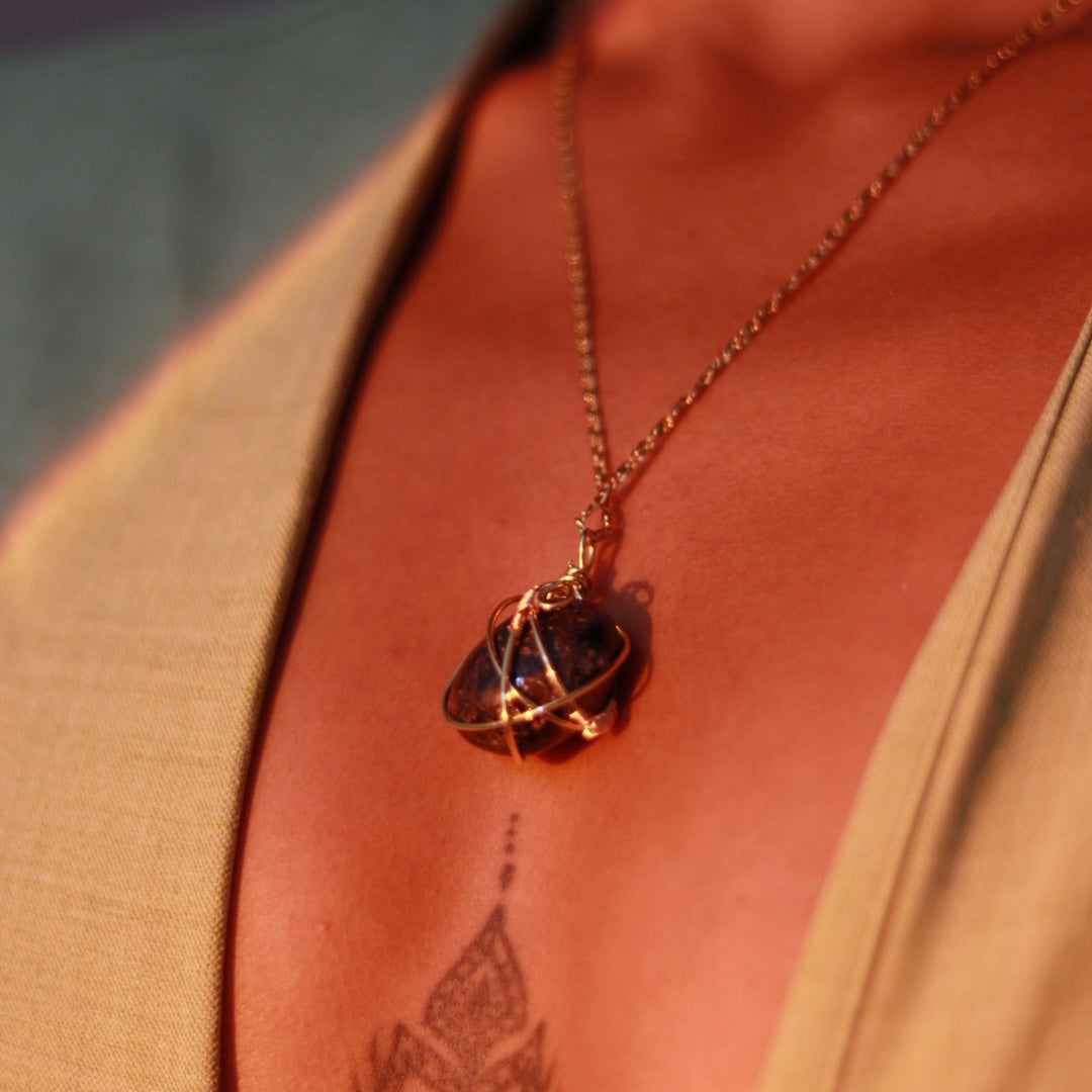 CALYPSO — Collier en grenat | Magnétisme & Désir incarné