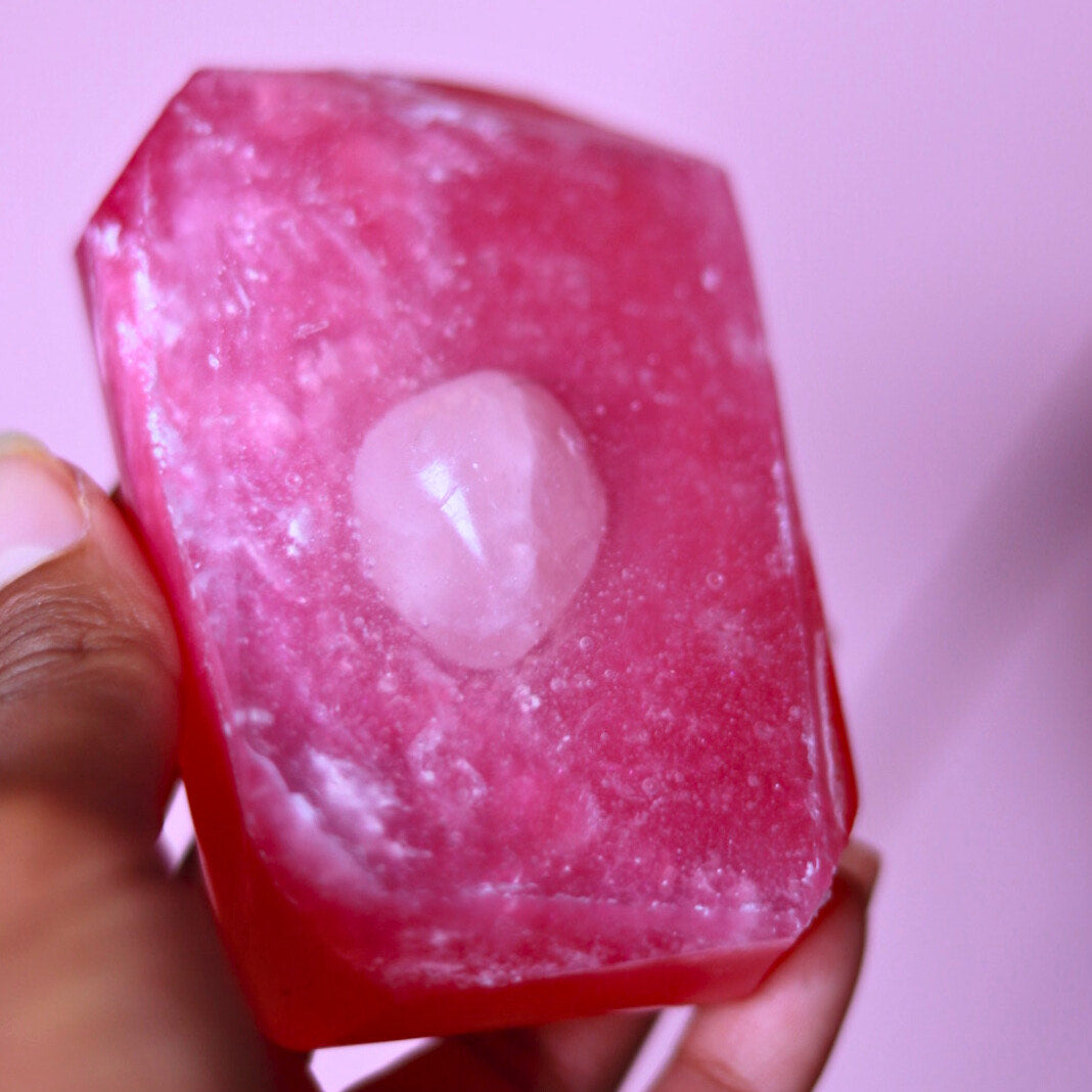LOVE SPELL – Savon infusé au Quartz Rose PRÉ-COMMANDE