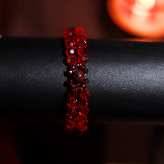 Midnight Glint – Grenat. PRÉ-COMMANDE