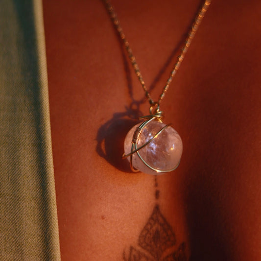NEREA — Collier en cristal de roche naturel | Amplification énergétique, purification & clarté mentale