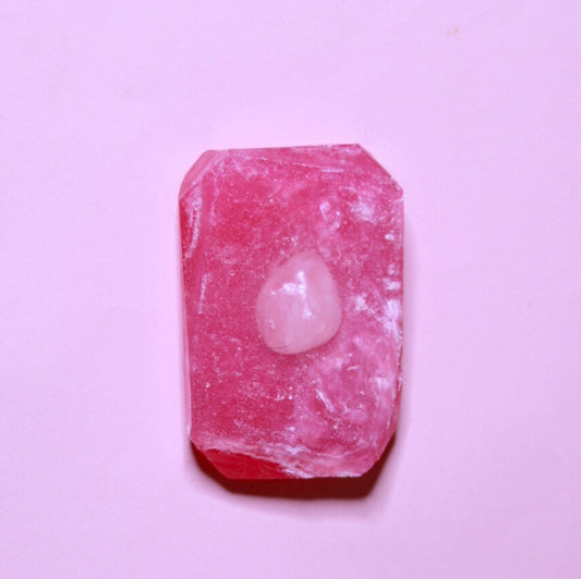 LOVE SPELL – Savon infusé au Quartz Rose PRÉ-COMMANDE